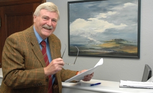 Dr. Heinz Behrends, bekannter Rechtsanwalt und Notar, langjähriger Kommunalpolitiker und Aufsichtsratsvorsitzender der Volksbank Jever. Foto ©: Helmut Burlager